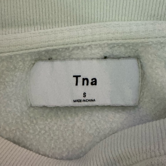 Aritzia TNA Cropped Sweatshirt - Picture 3 of 3